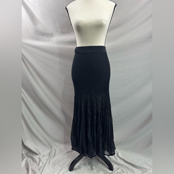 Mesh Pleated Sweater Skirt Black - Picture 13 of 14